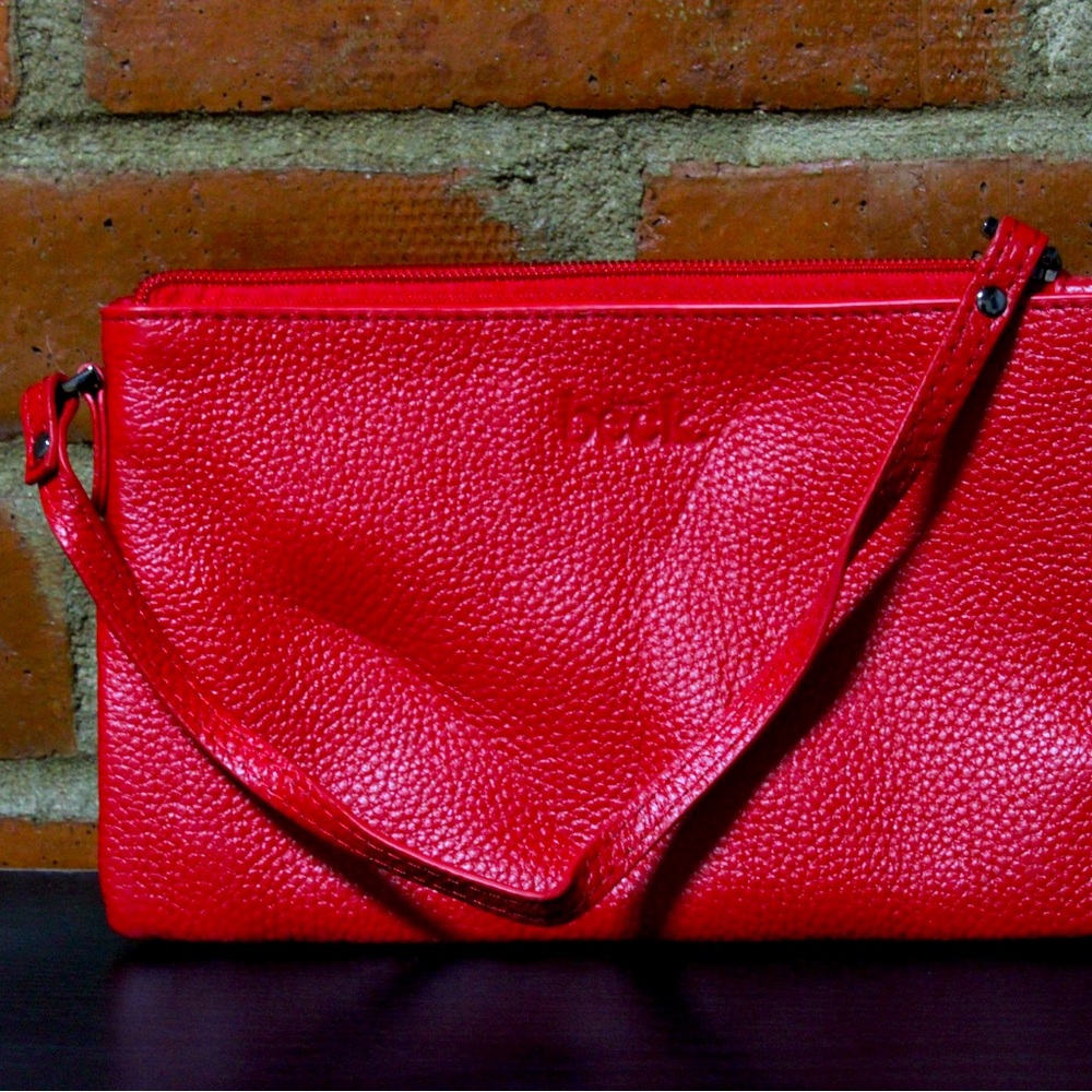 Beck Bag Ziplet Red Wristlet
